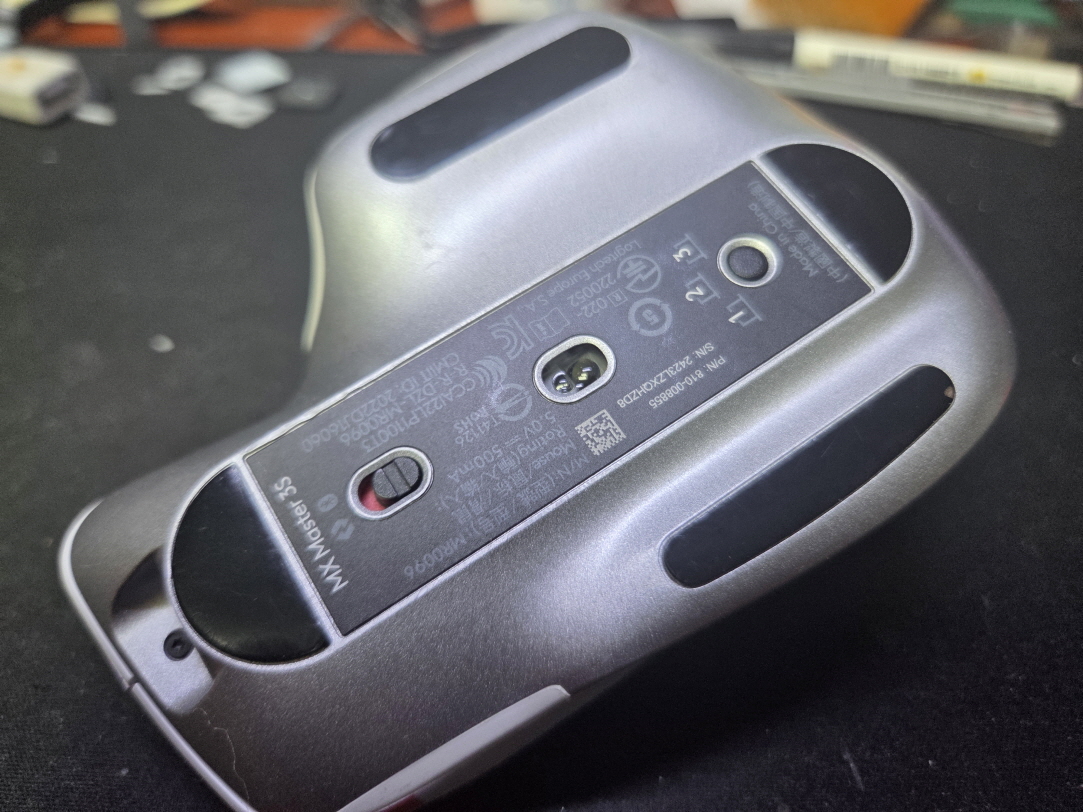 1004v's tweet photo. 서울시 송파구에서 좌우클릭씹힘으로 택배 입고된 Logitech MX Master 3s MR0077 로지텍 마스터 블루투스 무선 마우스 해외직구 사설 수리 고장 AS

고객님께서 "좌우클릭씹힘" 으로 수리요청해주셨습니다. https://t.co/GiY9WvUSN0