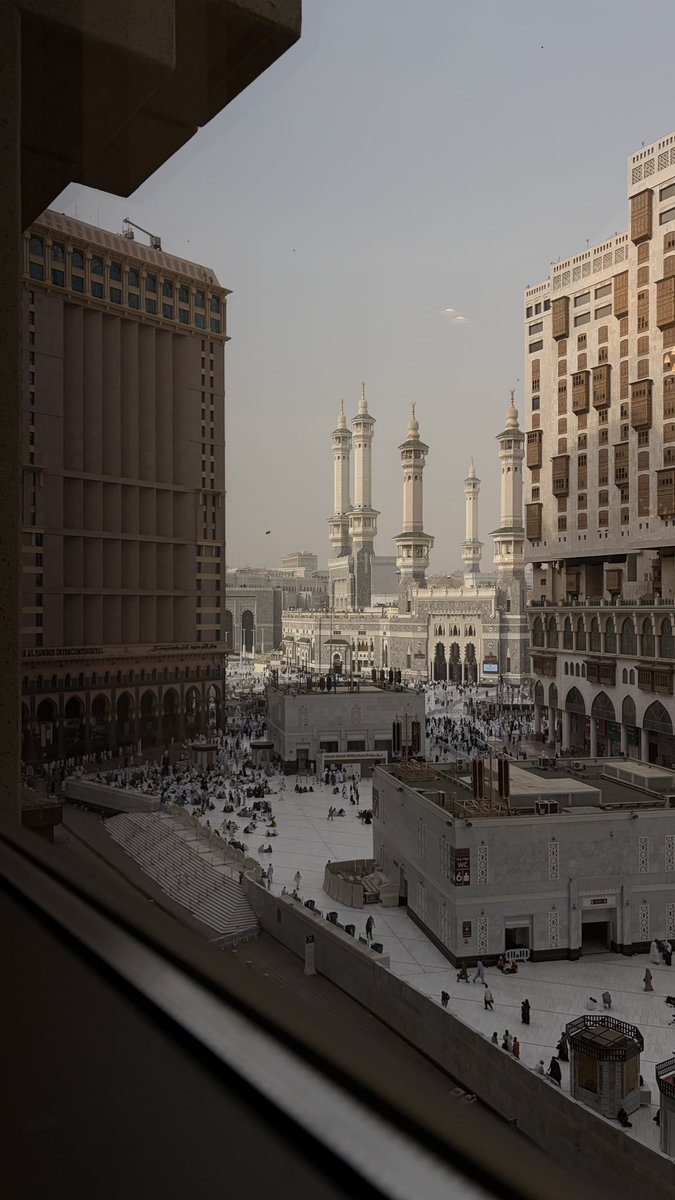 waadQuraan's tweet photo. هنا بمكة آي الله قد نزلـت
هنا تربّى رسول الله، خير نـبي

هنا الصحابة عاشوا يصنعون لنا
مجدًا فريـدًا على الأيام لم يشبِ🤍. https://t.co/Sy4IdBlf5w