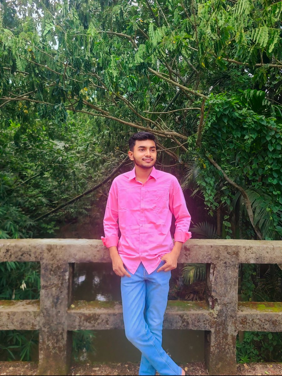 abdullahiman24's tweet photo. আমরা একই আকাশের নিচে বাস করি, কিন্তু আমাদের গল্পগুলো ভিন্ন। আর জীবনের এই ছোট্ট গল্পে, জীবন তার নিজেস্ব গতিতেই চলতে থাকবে। 🌿 https://t.co/a4hZHJVurw