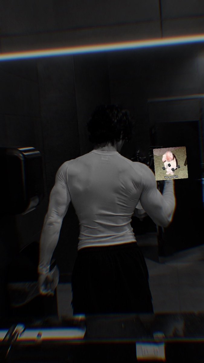 ⟢ tweet media