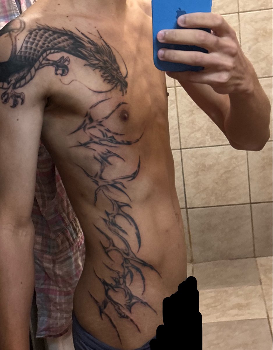 gabkk69's tweet photo. gente as duas tatuagens ficaram assim https://t.co/caWWwqTxah