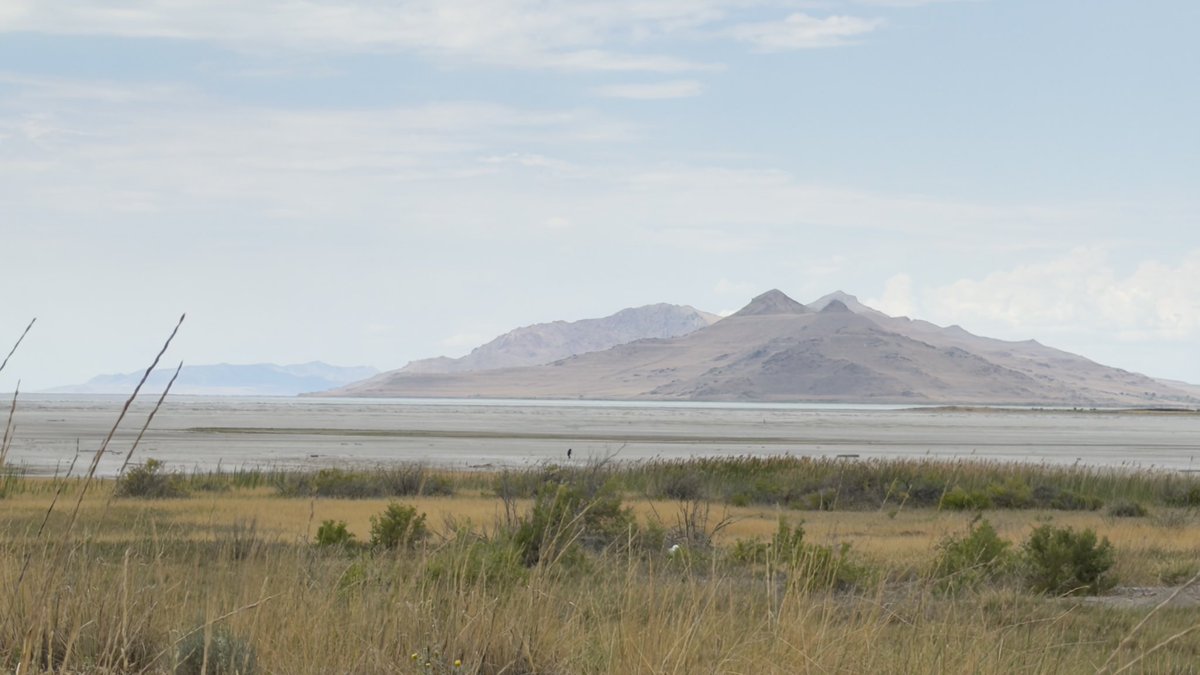 LovetheLakeUT's tweet photo. 179 years ago, pioneers crested this valley and wondered at a lake they didn’t understand. We still do. Happy Pioneer Day — look west today. 💙 #LoveTheLake #Pioneerday #utah #greatsaltlake https://t.co/DgoDa3qnQc