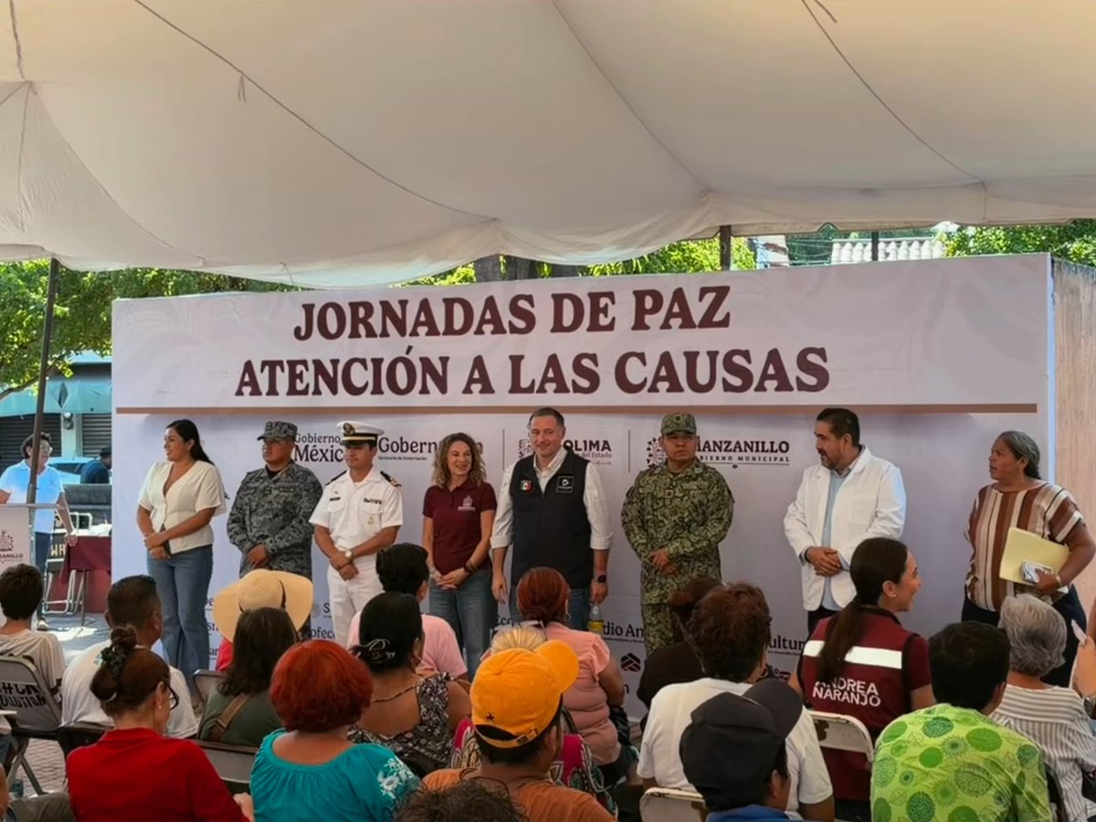 RocioBarcenaM's tweet photo. En Tapeixtles #Manzanillo #Colima realizamos #FeriaDePaz, escuchamos y resolvimos necesidades de la población pues es prioridad dar #AtenciónALasCausas para construir #TerritoriosDePaz. Acercamos a las familias trámites, servicios y espacios de convivencia. @rosaicela_ @SEGOB_mx https://t.co/GZ2gfrJWbH