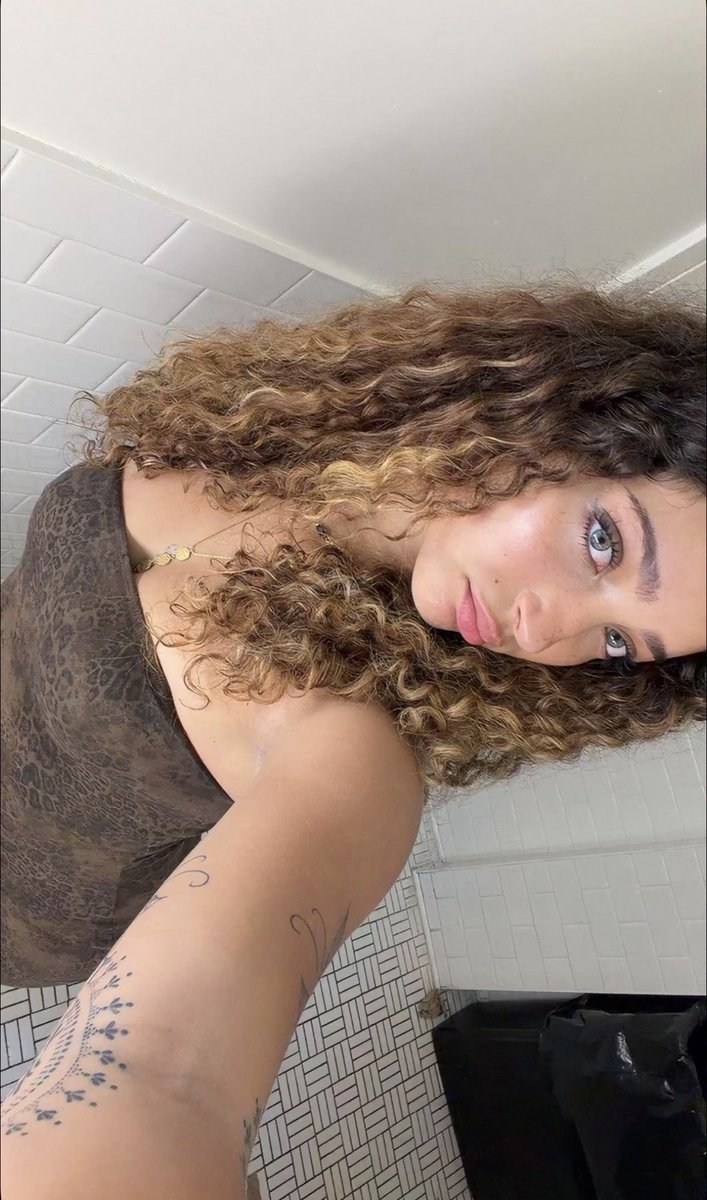 Goddess Izzy tweet media