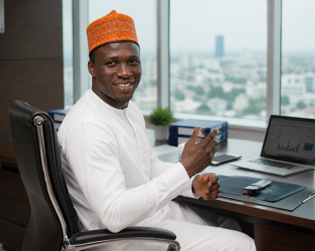 Standardmfb's tweet photo. Barka da Juma’a daga amintaccen abokin hulɗarku na harkokin kuɗi

Ba za mu huta ba har sai kun cimma nasara, wannan shi ne salon aikinmu a Standard Microfinance Bank.

Rancenmu masu sauƙi da sassauƙa an tsara su ne domin su dace da bukatun kasuwancinku.

#StandardMicrofinanceBank https://t.co/rffouoqfdb