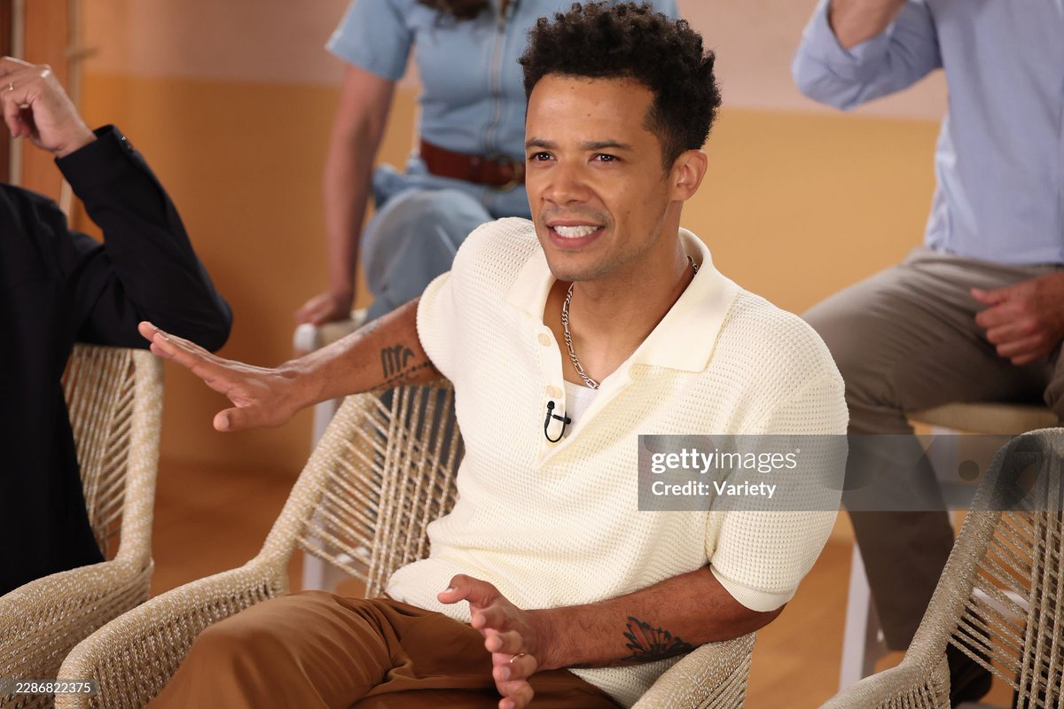 yoncedulac's tweet photo. Jacob Anderson continues to stun at  #SDCC26 https://t.co/uILFLl28OA