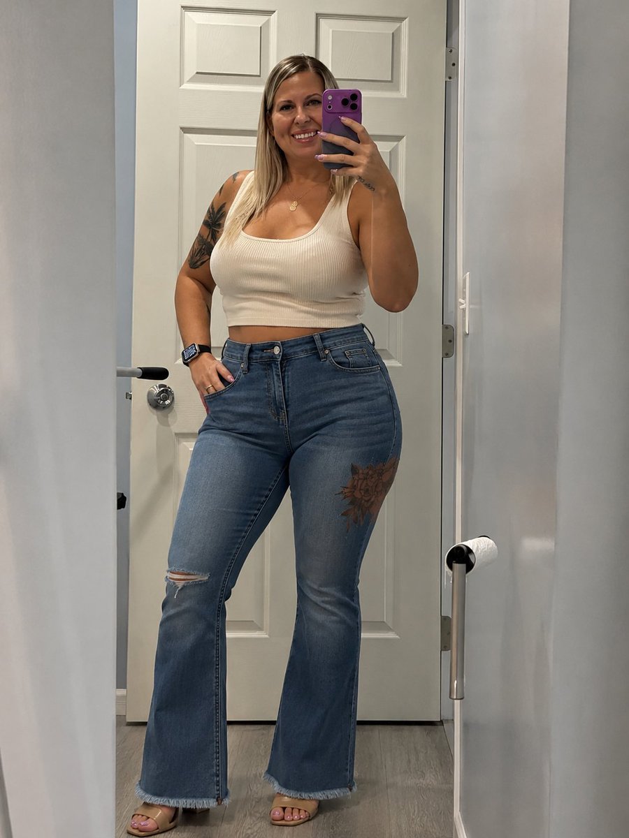 roseekittyy9a7's tweet photo. Chubby or fat, which word fits me best? https://t.co/RxTWWrIZJs