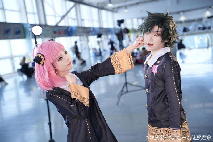 DaleWilson605's tweet photo. Just had the BEST day at the anime con! Met so many amazing cosplayers, scored rare merch and made memories I'll carry forever  #AnimeCon2024 #ConLife， https://t.co/psknsgiVZS