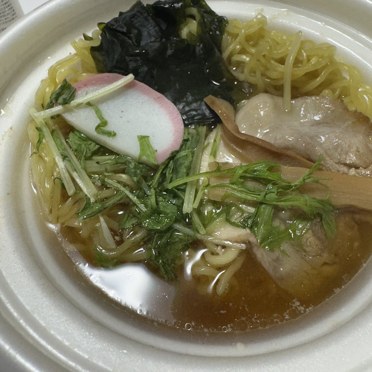 Inarisushisub's tweet photo. ちいかわとセブンコラボの島ラーメンマジで美味すぎる。

麺がすごく理想的な細麺で程よいちぢれ麺。
味も全体的にくどくなく、さっぱり。 https://t.co/4DhrecxIqh