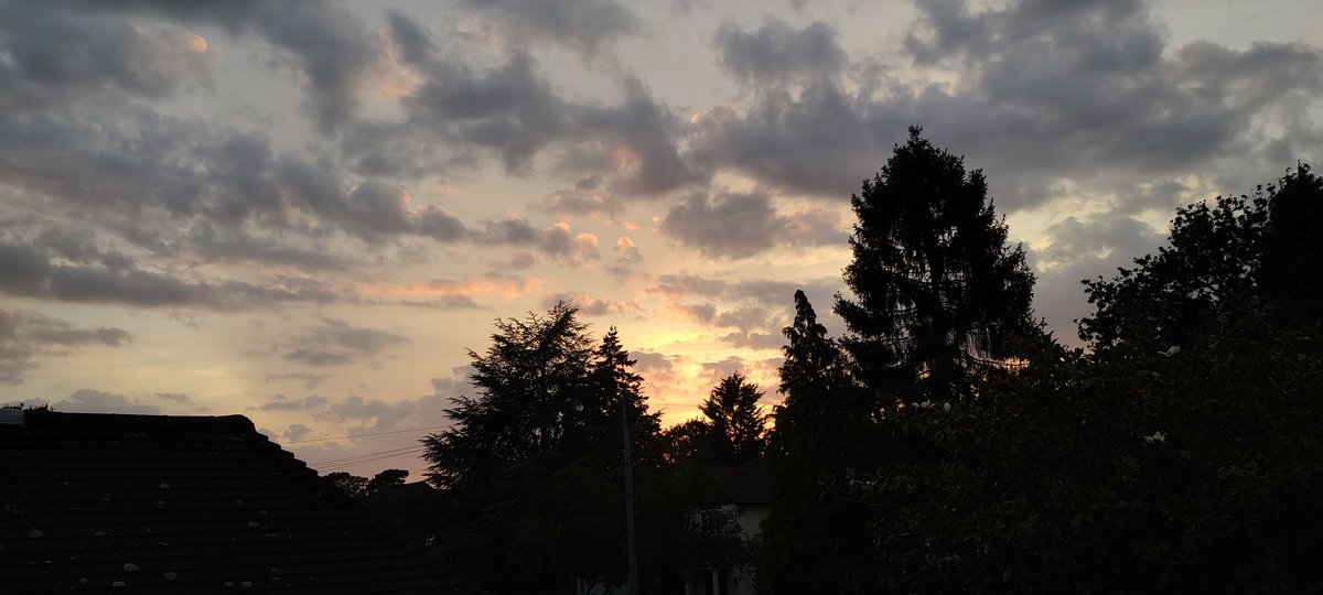contractscurse's tweet photo. The sky is always pretty. https://t.co/HI1mA9Bgbr