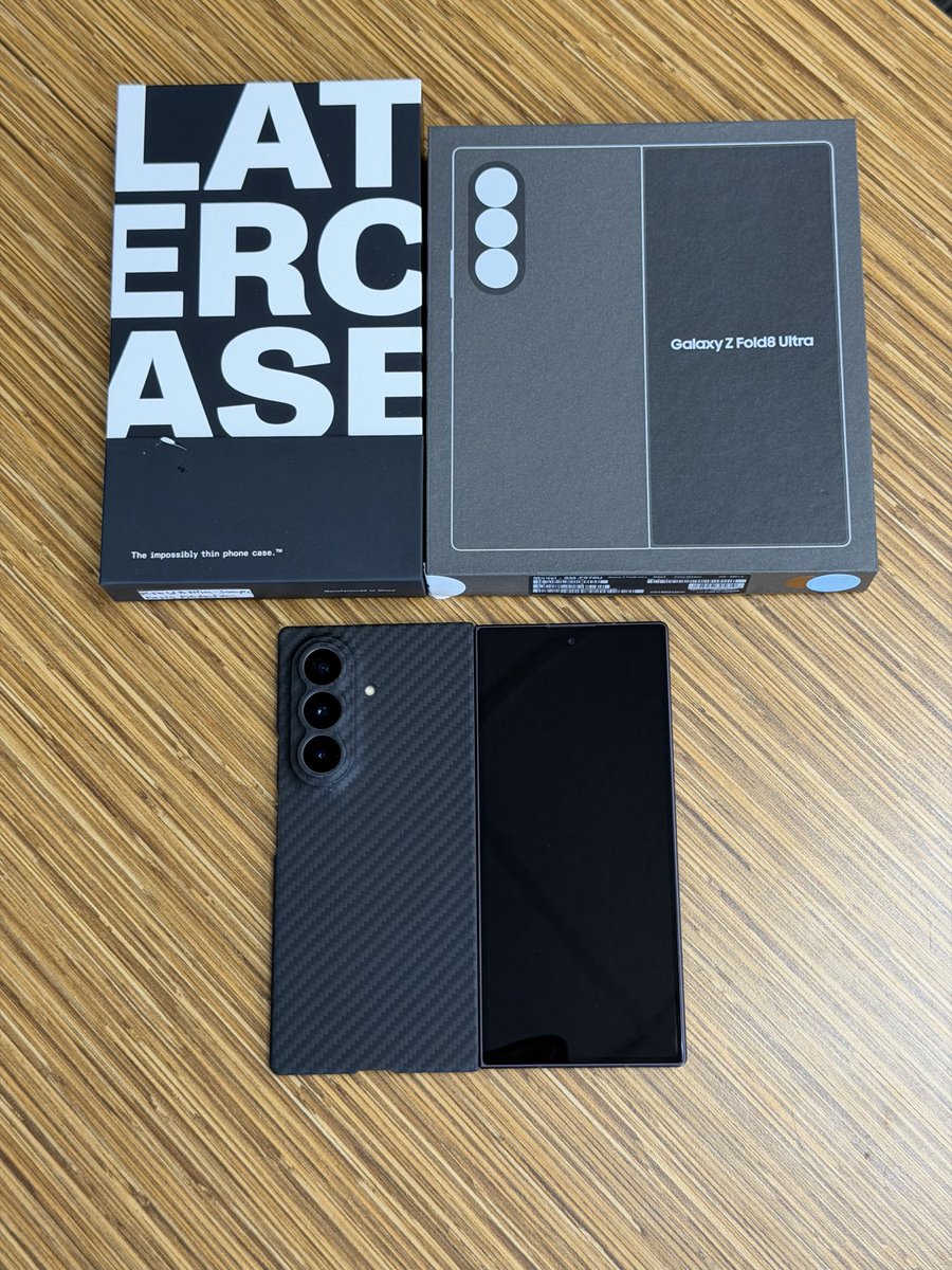 Pats_Tech's tweet photo. Had to make sure I had a @latercase on deck for the Fold 8 Ultra! 🔥🔥 Thin cases are always the way to go with foldables imo. https://t.co/aC8uSPZcO1
