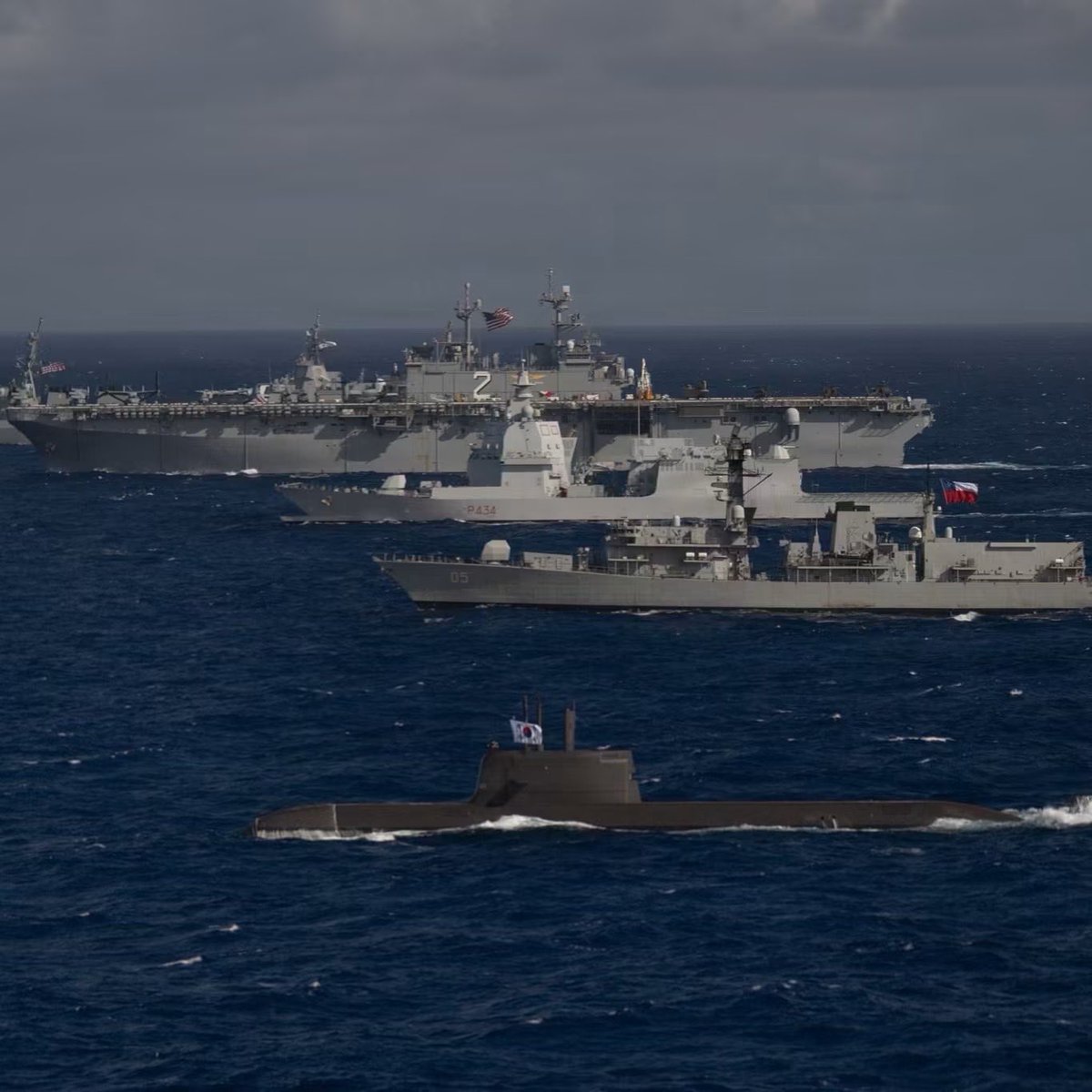 JointBasePHH's tweet photo. Nimitz-class aircraft carrier USS Theodore Roosevelt (CVN 71) leads a group sail in the Pacific Ocean off the coast of Hawaii during the at-sea phase of #RIMPAC2026, July 22, 2026.
#partners #integrated #prepared
📷 https://t.co/yGX8pqFlAC
📷 https://t.co/paNz6UyAZS https://t.co/XgXibmIltU