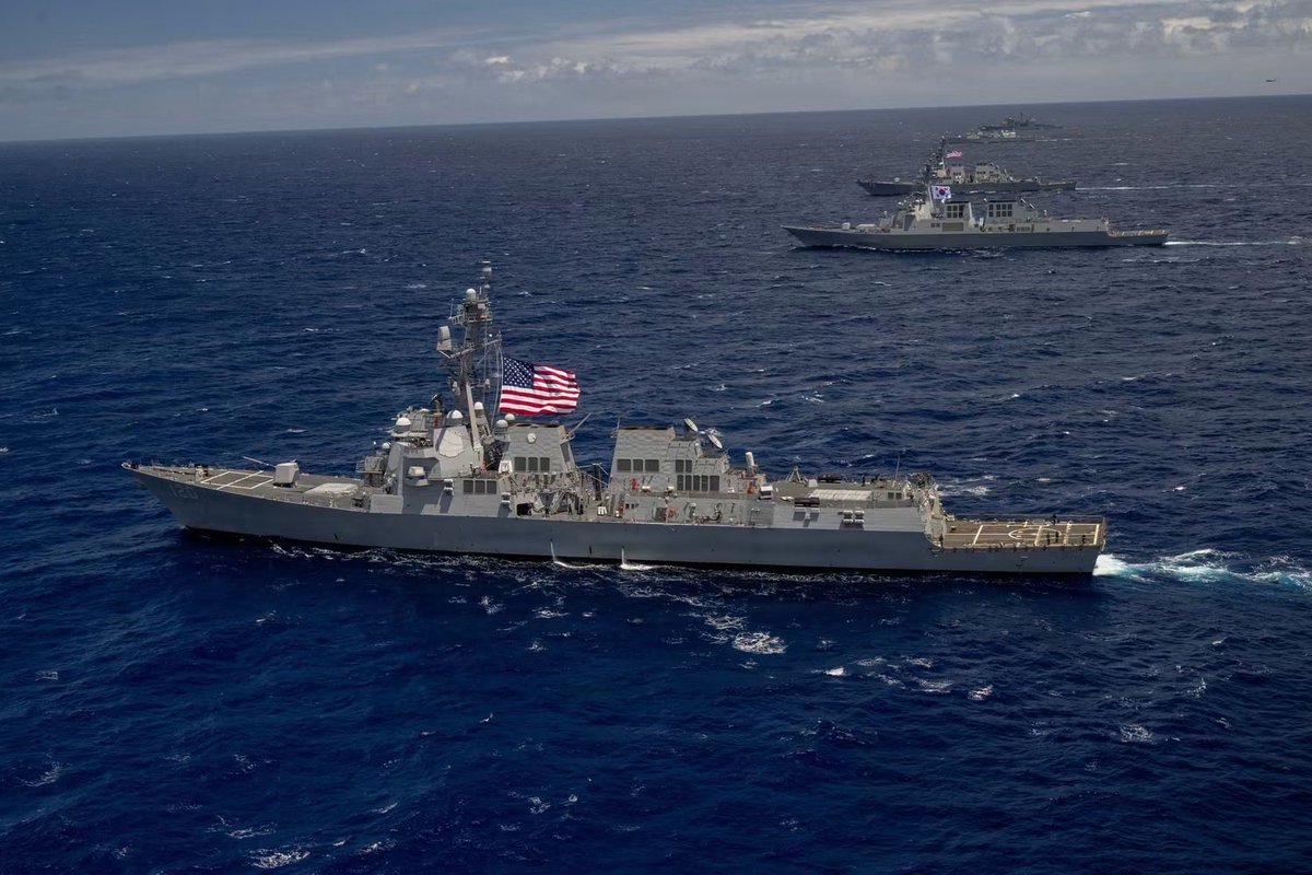 JointBasePHH's tweet photo. Nimitz-class aircraft carrier USS Theodore Roosevelt (CVN 71) leads a group sail in the Pacific Ocean off the coast of Hawaii during the at-sea phase of #RIMPAC2026, July 22, 2026.
#partners #integrated #prepared
📷 https://t.co/yGX8pqFlAC
📷 https://t.co/paNz6UyAZS https://t.co/XgXibmIltU