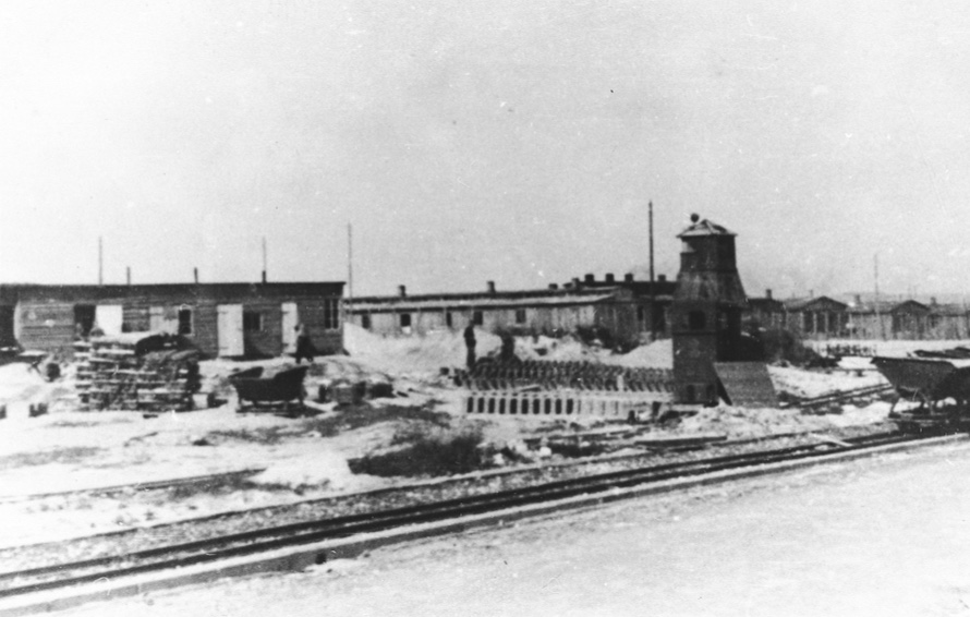 auschwitzxhibit's tweet photo. July 24, 1944 | The Red Army’s advance into Lublin led to the liberation of Majdanek. Soviet troops also found instruments of mass murder in Lublin Castle, converted into a prison, which the SS had failed to destroy, along with human remains and corpses in the courtyard. https://t.co/uC0zNPe5mr
