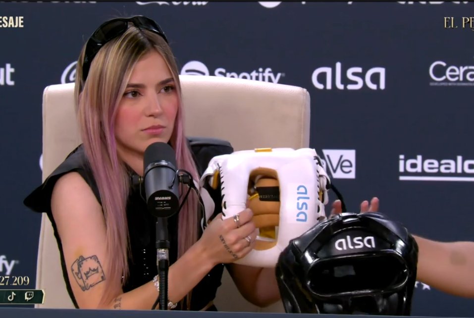 MesenPichi's tweet photo. Lo quiera o no Ibai, esto es culpa de la organización, esta vez el equipo fallo, así de simple, tiene razón Rivers sin tirar hate ni nada.... falto comunicación. Que lastima.
#LaVeladaDelAñoVI #ibai #sammyrivers #roro #casco https://t.co/C7xOD2XYan