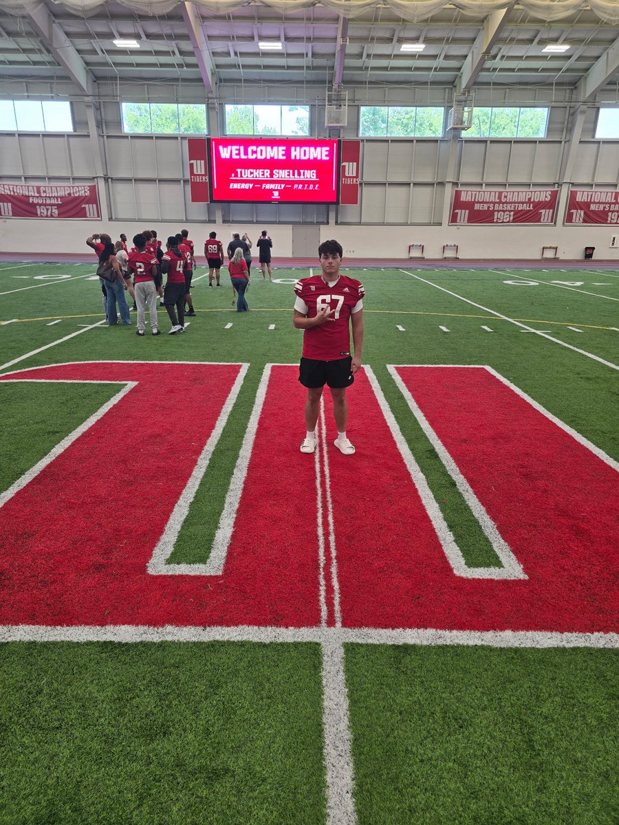 CMyers6709's tweet photo. Had a great time today visiting @WittFootball ! I appreciate you guys showing me and everyone around!
@Coach_GroveZ @CoachCookOL @CoachCoad @CoachWallaceDC
GO TIGERS🔴⚪️ https://t.co/D65JW5Pd7v