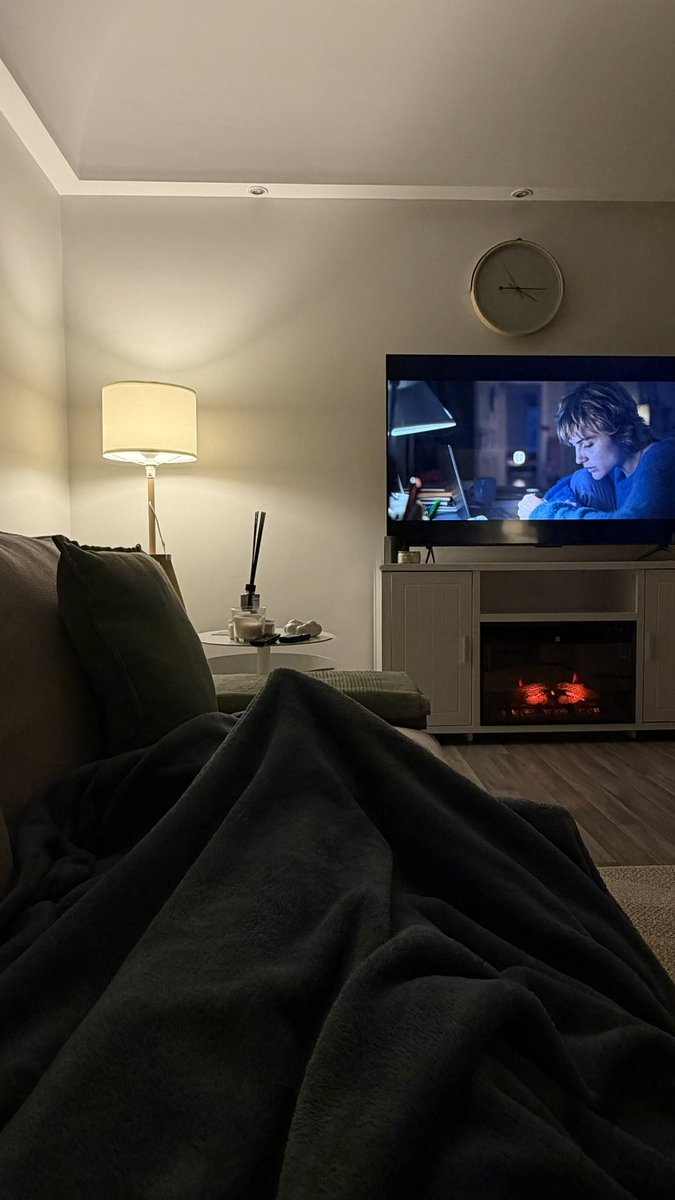 JoumanaAlali's tweet photo. Friday like this .. 
Movie and warm drink ☕️ https://t.co/K0WM3JfWvY