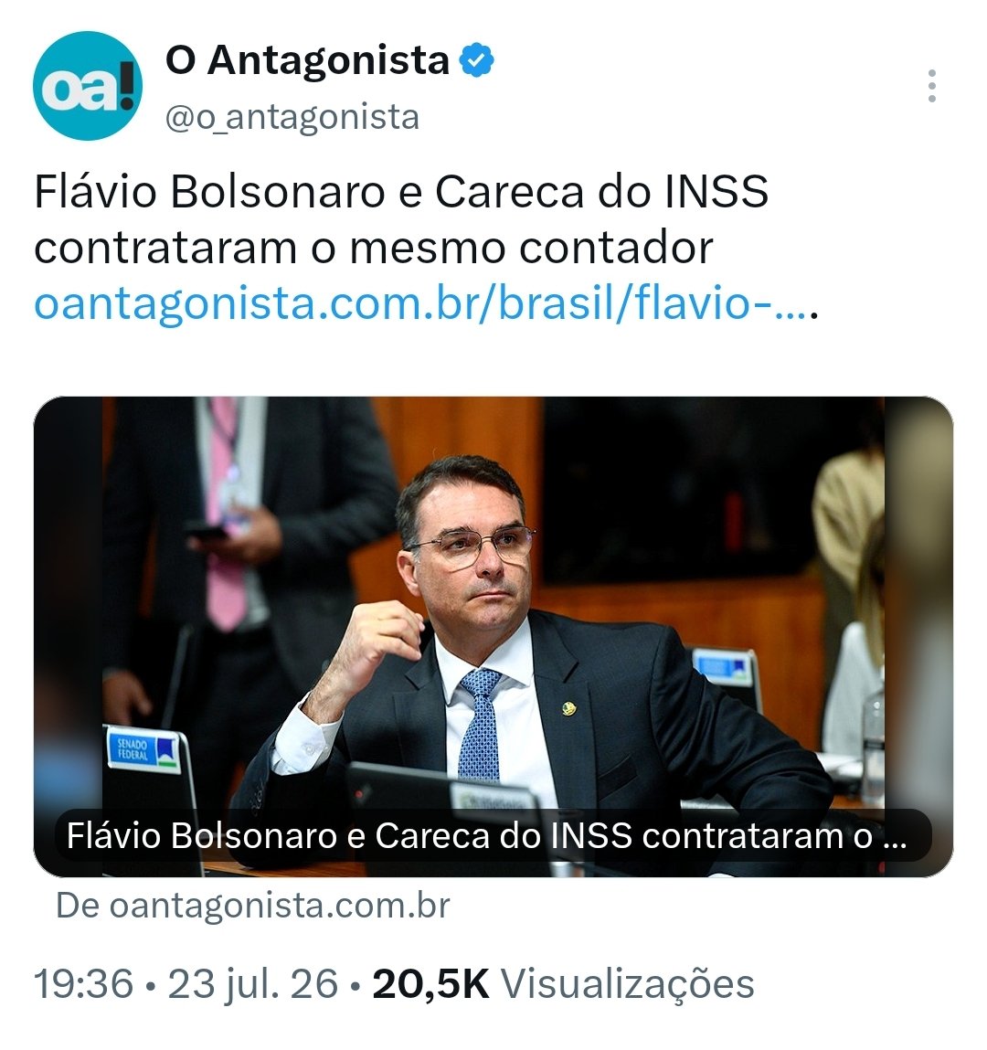 saritacoelho's tweet photo. Ambos também bebem água. Mas somente um deles deu mesada para o Lulinha com dinheiro roubado dos aposentados. https://t.co/w8KUt6qJYS