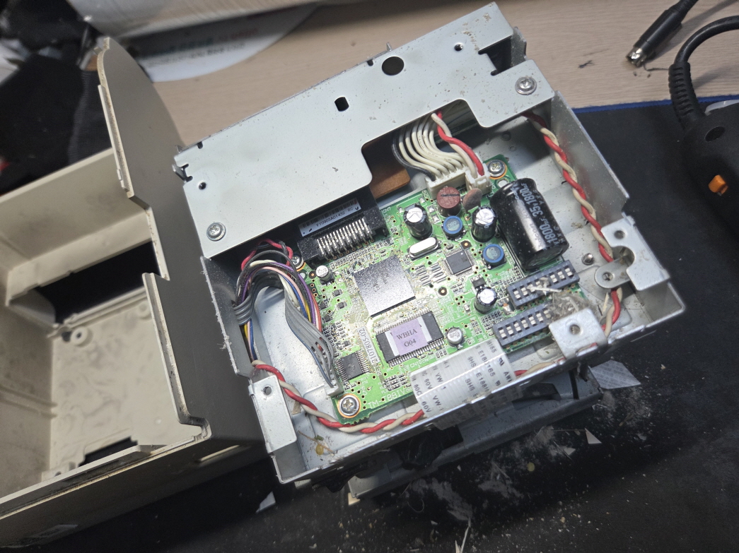1004v's tweet photo. 서울시 영등포구에서 에러램프켜져있음 무반응으로 방문 입고된 EPSON TM-T88IV M129H 포스 셀프 주유소 엡손 프린터 사설 수리 고장 AS

고객님께서 "에러램프켜져있음 무반응 인쇄마지막장 걸림소리" 으로 수리요청해주셧습니다.
영수증 컷팅후 에러불깜박이며 작동안되는 문제로 수리 진행합니다. https://t.co/HMx7qhdxCY