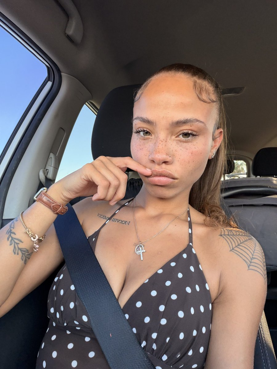 amy_raaa's tweet photo. this is me otw to Daniel Caesar in case anyone was wondering:) https://t.co/ZgbBatA62S