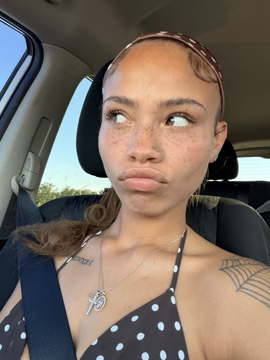 amy_raaa's tweet photo. this is me otw to Daniel Caesar in case anyone was wondering:) https://t.co/ZgbBatA62S