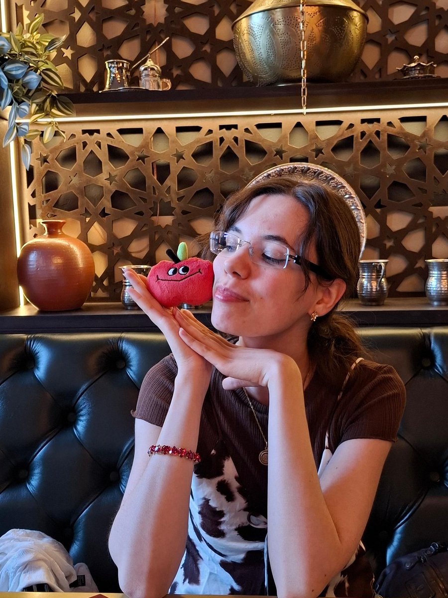 sopejinfm's tweet photo. bday dinner w shooky and appuri 🤎❤💝 https://t.co/XrfyZZNNWN