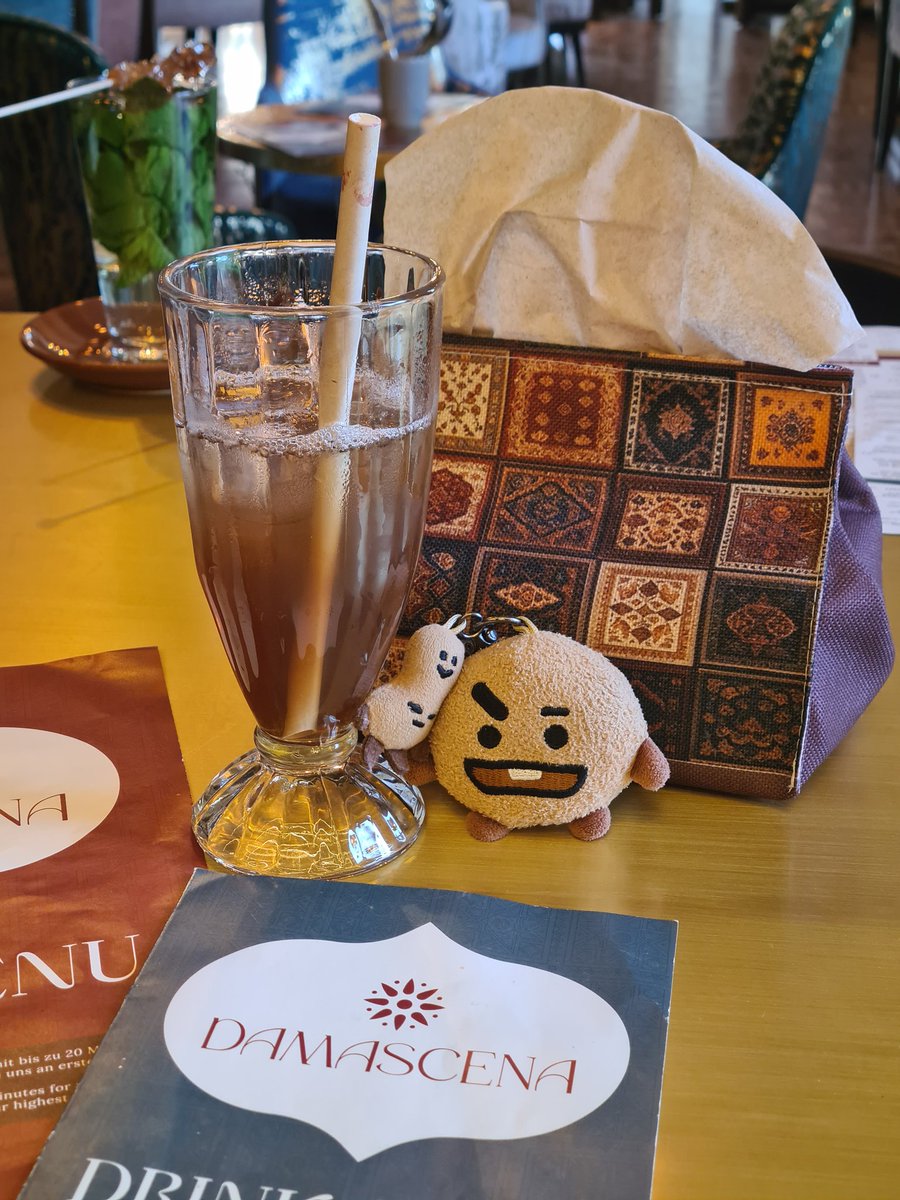 sopejinfm's tweet photo. bday dinner w shooky and appuri 🤎❤💝 https://t.co/XrfyZZNNWN