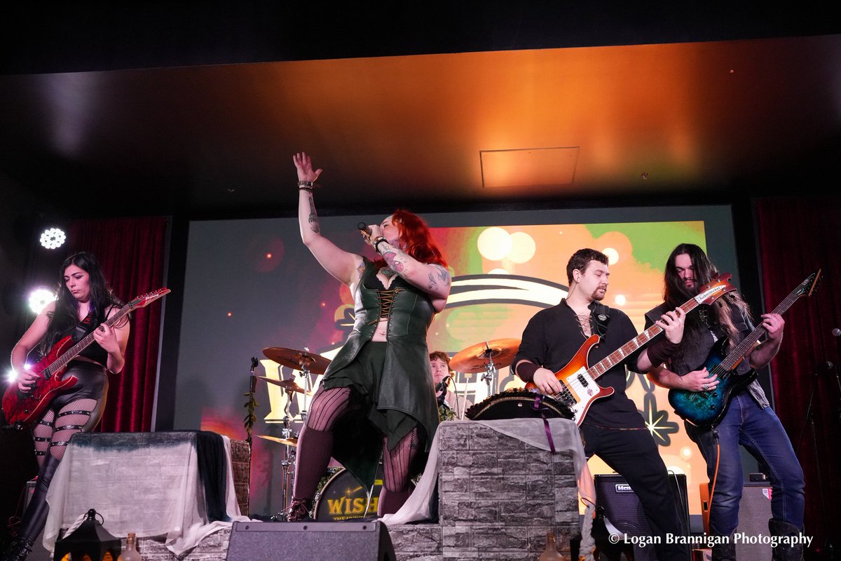 KayleighKann777's tweet photo. https://t.co/ox8PZII2MF 

We advanced to the next round of Battle of the bands in Royal Oak MI!!! 
We have a shot at a 3000$ prize &amp; a main stage performance slot! Pray for us!!! https://t.co/7EmG3Tgbtp