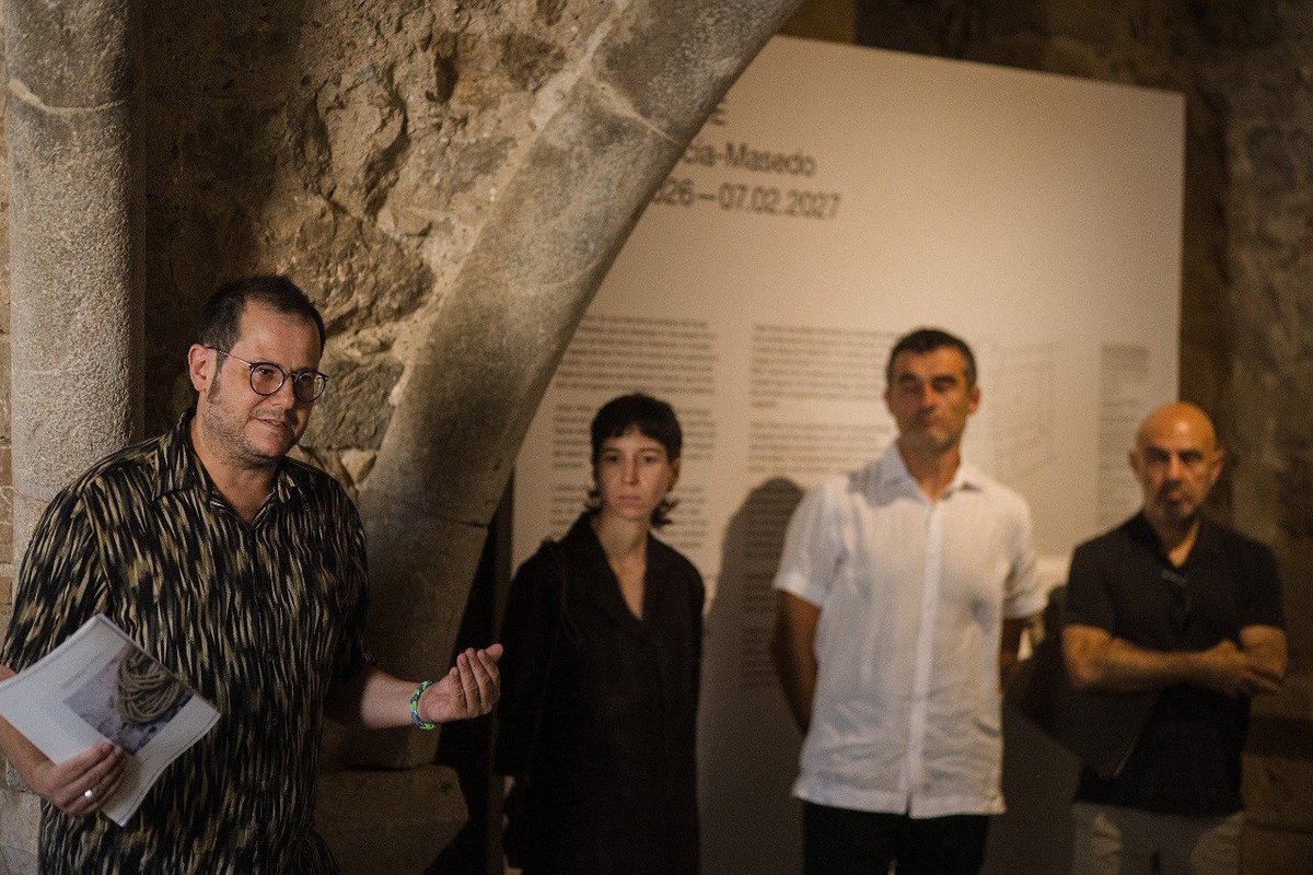 BolitGirona's tweet photo. Encetem el cicle ‘Llegats en potència’ a la Canònica de Vilabertran amb “Gran ritme” de @PaulaMasedo 

Un projecte que parteix de la cultura de l’espart i la fabricació tradicional de cordes per explorar les relacions entre cos, matèria, territori i cicles naturals.

1/2⬇️ https://t.co/bXbQILzt0Q