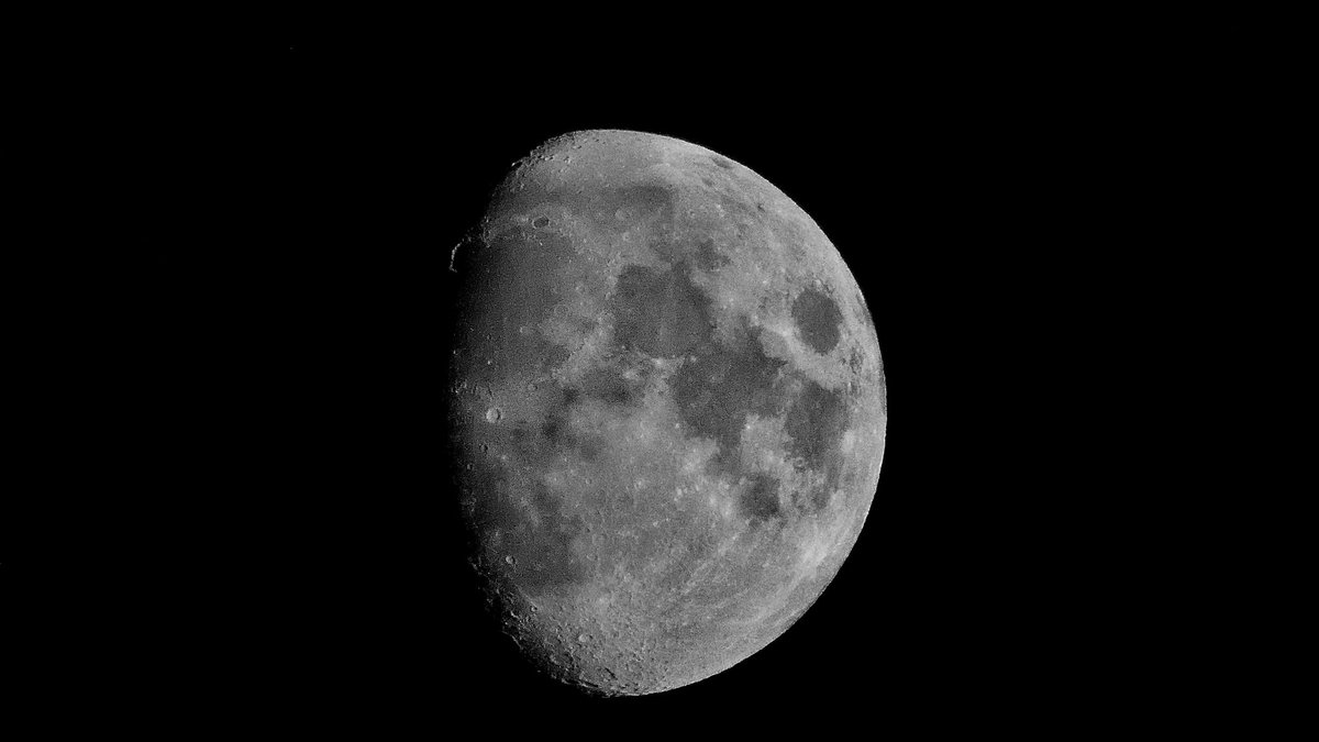 uav_10's tweet photo. Moon    24.07 https://t.co/yjtP0lY7Uv