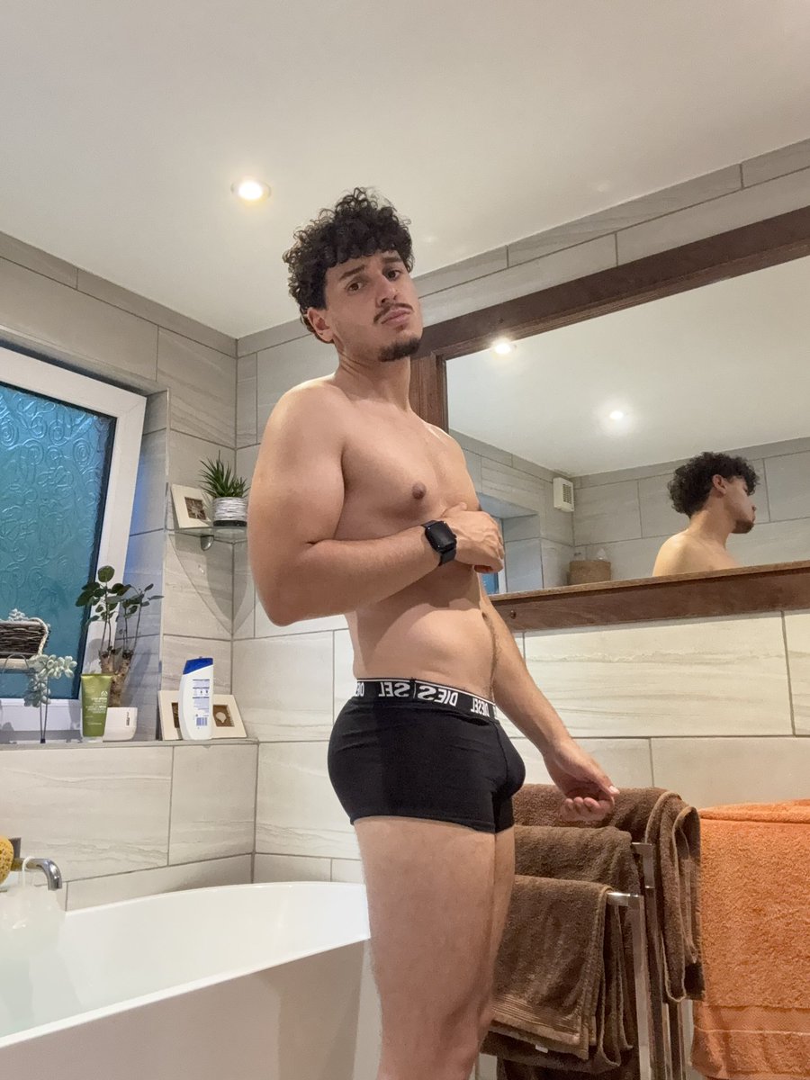 NoahMoet's tweet photo. Who wants my used sweaty boxers? https://t.co/IydDqQLORJ