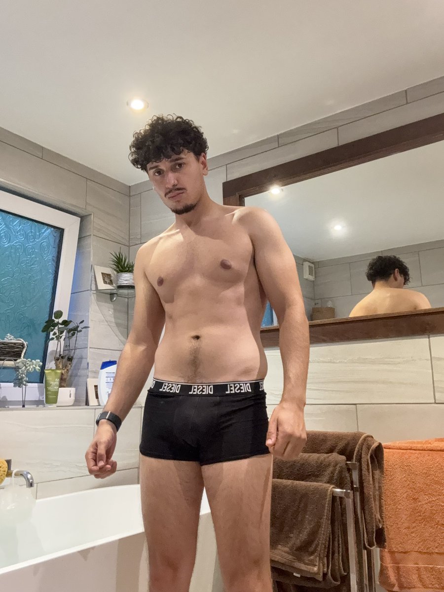 NoahMoet's tweet photo. Who wants my used sweaty boxers? https://t.co/IydDqQLORJ