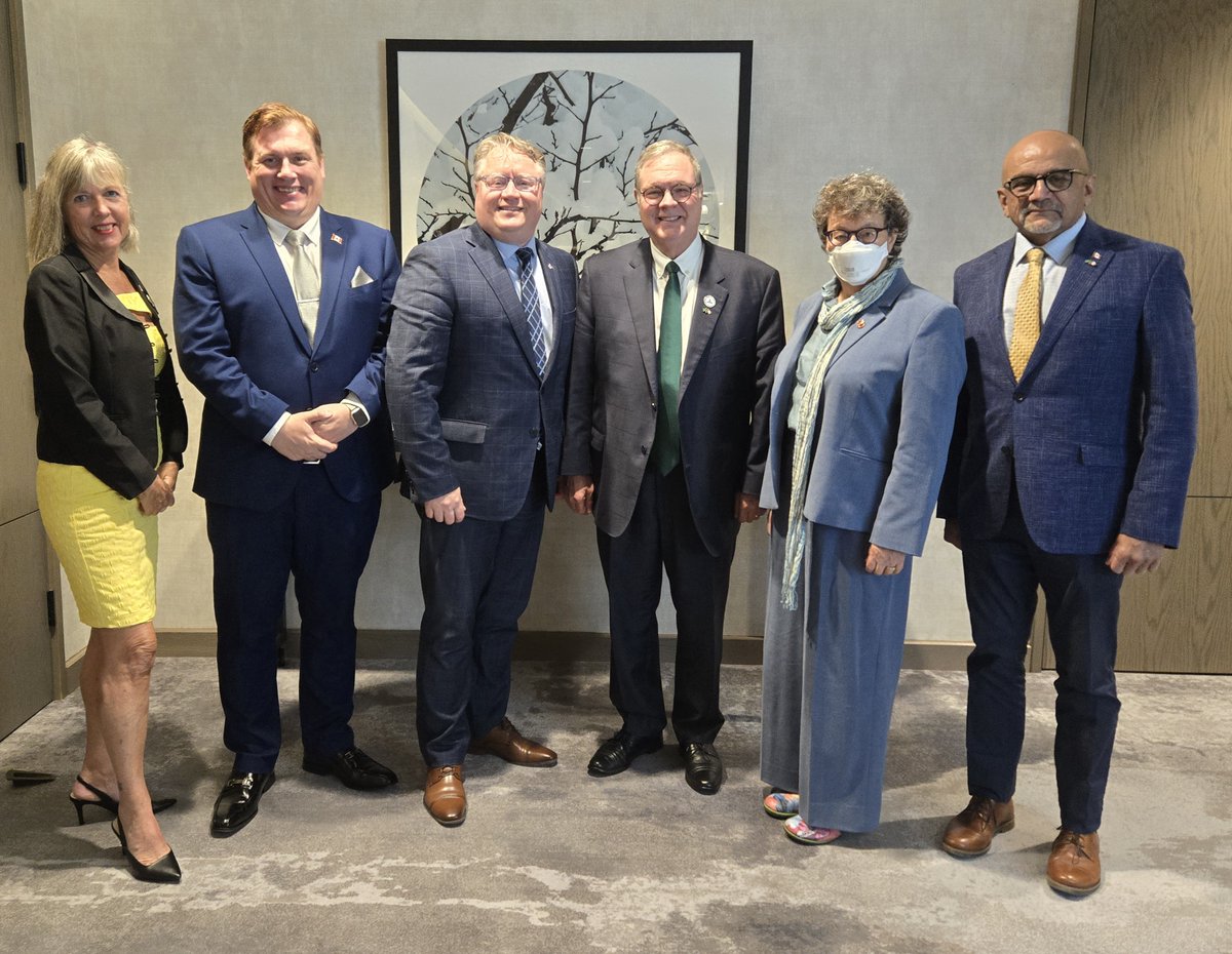 DiplomatieParl's tweet photo. #CEUS a rencontré le lieutenant-gouverneur de l'État de Washington @LtGovDennyHeck, le PDG de la @CanadaWestFdn Gary Mar et le consul général du Canada à Seattle @CGCanSeattle Craig Weichel pour aborder les relations bilatérales, le commerce et les intérêts régionaux communs https://t.co/hMlQWs6TxY