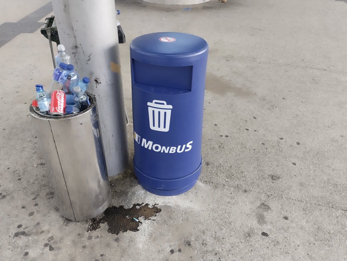 vigo360's tweet photo. Si algún usuario quiere poner una queja o reclamación sobre el servicio prestado por Monbus, la empresa ha colocado en la estación de Vigo un buzón especial para ello https://t.co/jUV51zoLXn