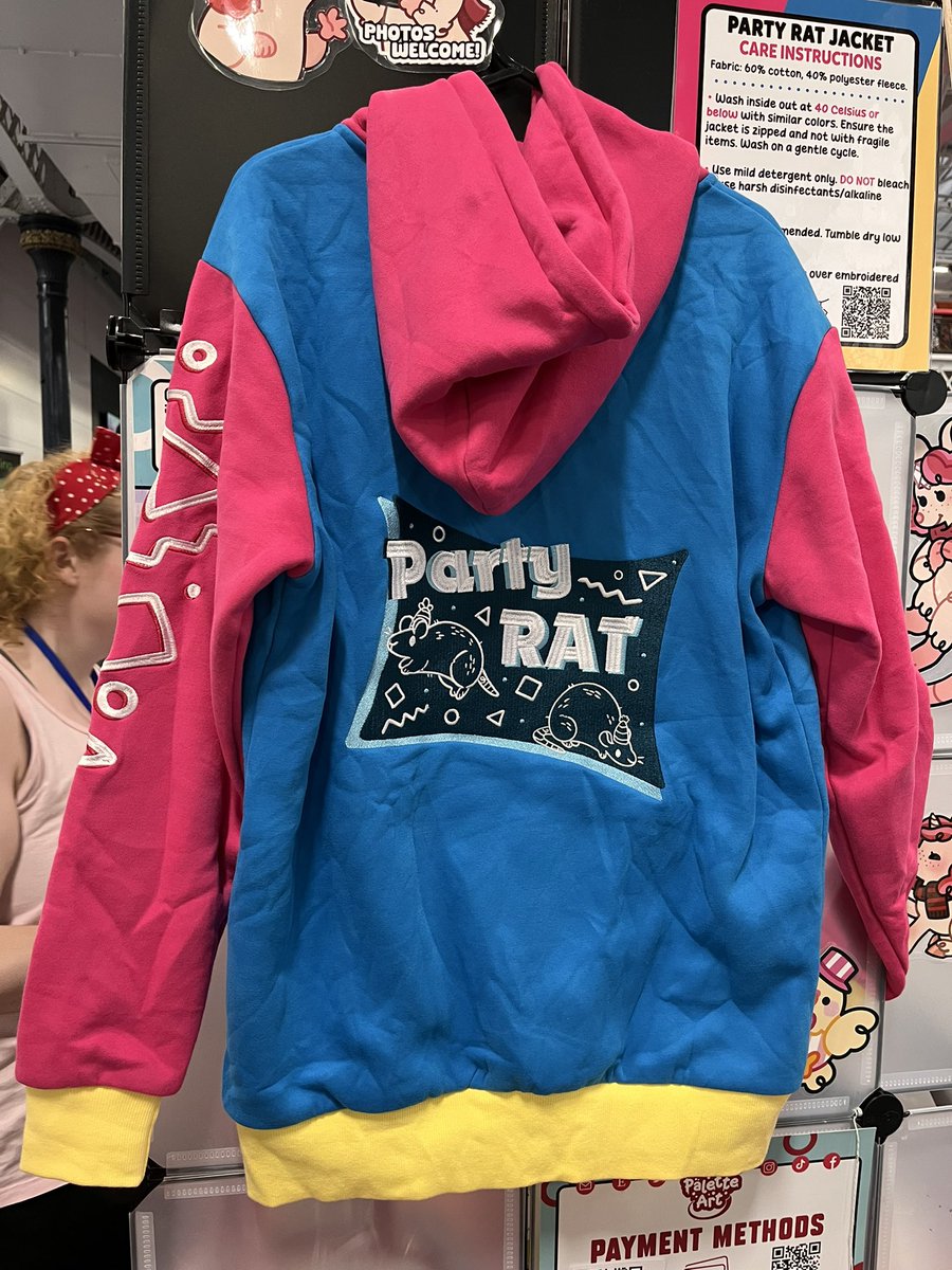 AwkwardBex's tweet photo. @AmazingPhil when are you going to wear this for your next podcast? 

Artist - @RedPaletteArt https://t.co/xzKkTqnt1M