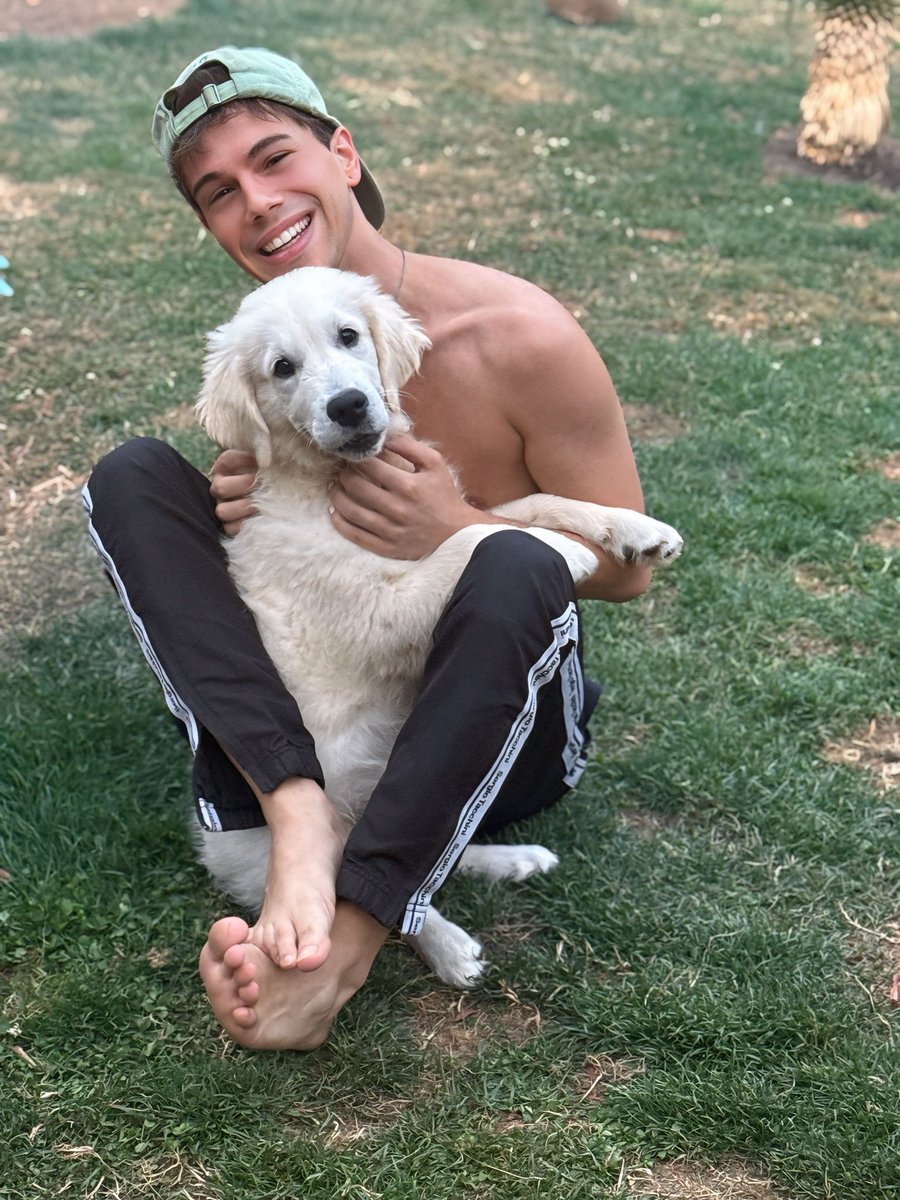 heaaronx's tweet photo. Just a city boy returning to his native countryside and met the new member of the family https://t.co/GBKZhpJNIm