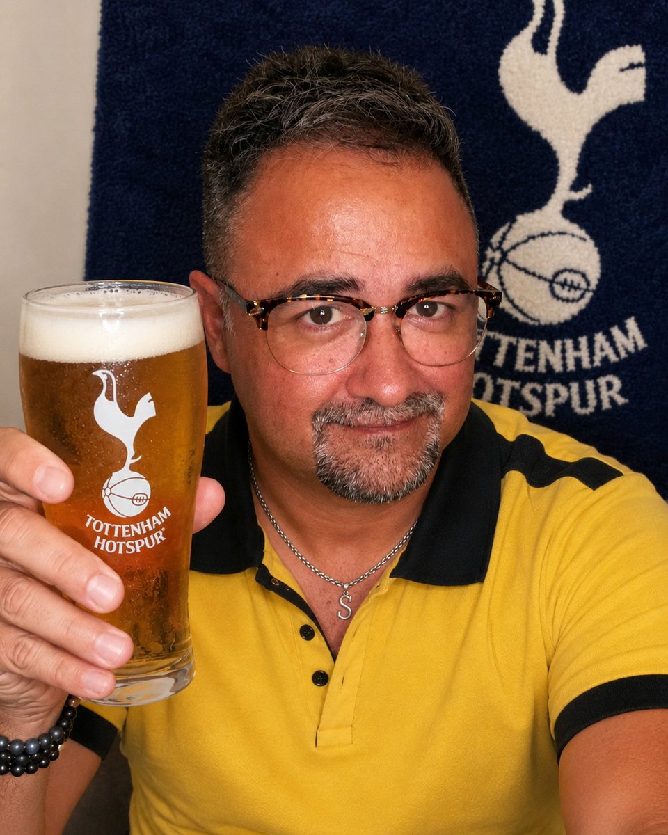 SignorSharma's tweet photo. here's to an exciting season, one we can all be proud of @SpursOfficial @bridagul @pavjou @davina_thfc @Mrjamieohara1 #COYS https://t.co/8kEMHf3crq