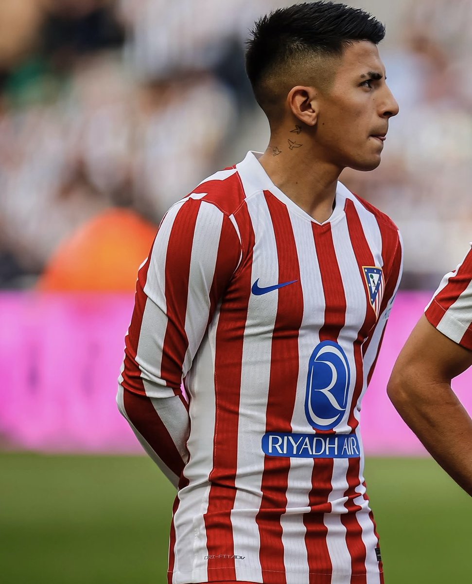 futebol_info's tweet photo. 🚨 Flamengo e Atlético de Madrid chegam a ACORDO sobre valores por Almada.

O Rubro-Negro agora trabalha na formalização do contrato que será enviado por e-mail para que a transferência seja oficializada.

O empresário do meia-atacante argentino deve se reunir amanhã no Rio de Janeiro com José Boto, diretor de futebol do Fla, para alinhar os últimos detalhes antes da assinatura.

🗞️ @PabloRaphaelRUA
📸 Atlético de Madrid