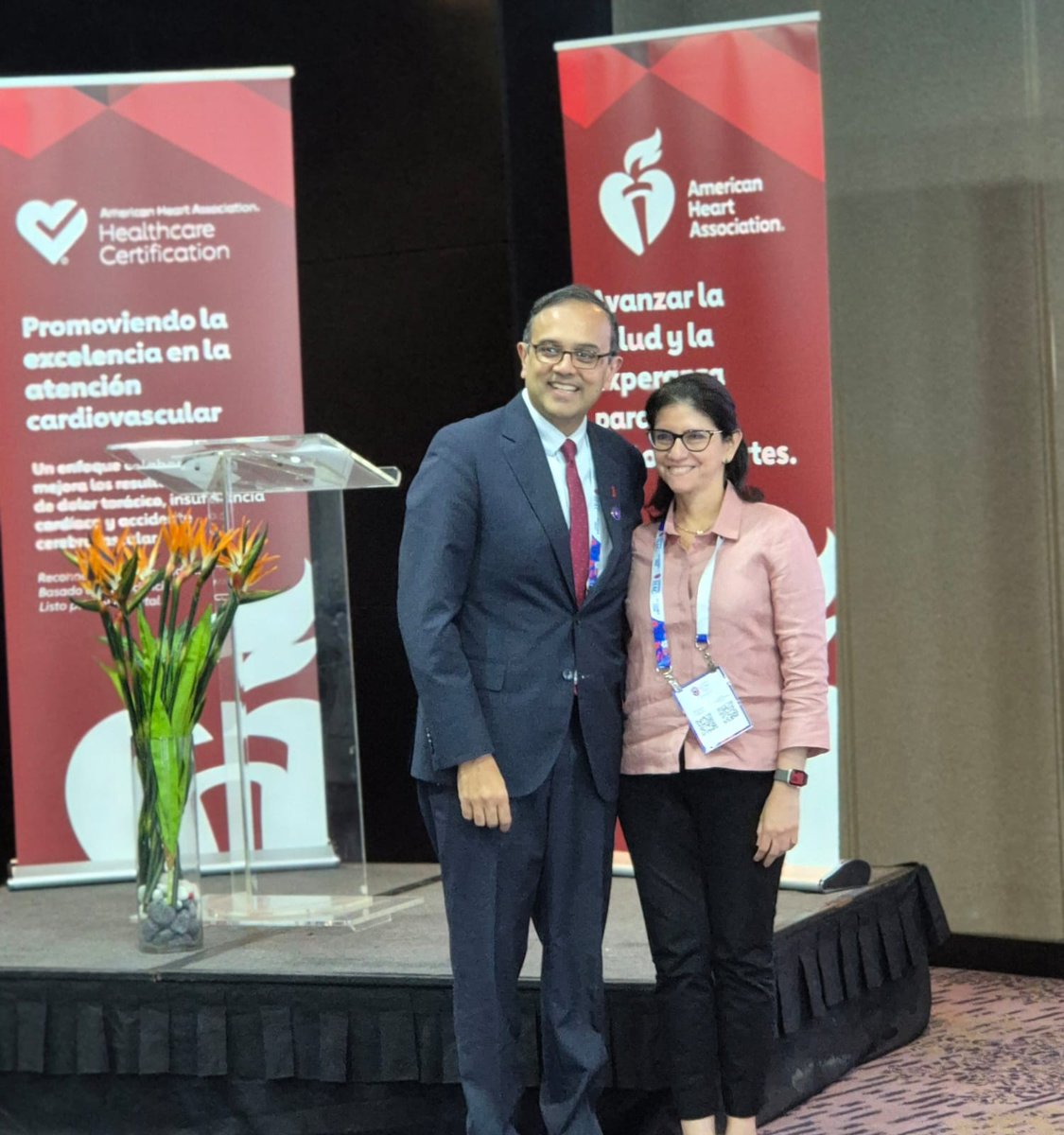 smexcardiologia's tweet photo. Un momento que nos llena de orgullo.

La Sociedad Mexicana de Cardiología fue distinguida por la American Heart Association (AHA) durante el Congreso SIAC 2026, como reconocimiento a su compromiso con la excelencia académica, la educación médica continua y el fortalecimiento de la salud cardiovascular.

La Dra. Alexandra Arias, presidenta de la SMC, recibió este importante reconocimiento junto al Dr. Manesh Raman Patel, presidente de la American Heart Association.

Este logro nos impulsa a seguir trabajando para fortalecer la educación médica y promover una mejor atención cardiovascular en México y Latinoamérica.