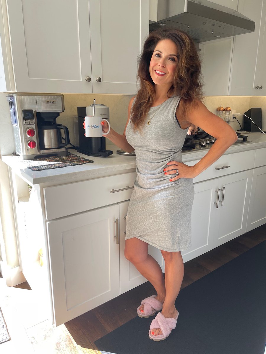 mrspoindexter's tweet photo. Milk &amp; sugar?  I’m not sure if I have sugar, though.

https://t.co/yvvILU21ru https://t.co/4sncxtFFg2
