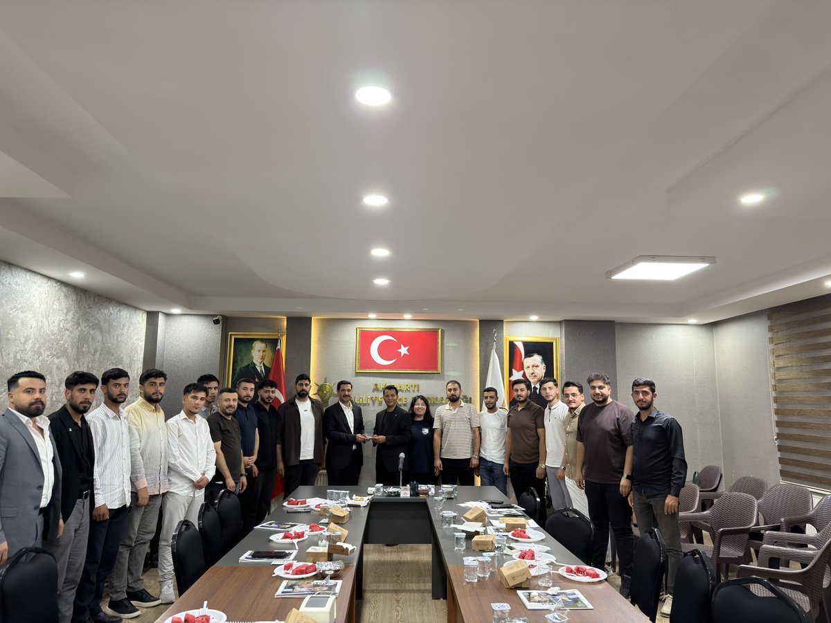 MDOGANSALAR_TR's tweet photo. AK Gençlik Haliliye olarak, Geçmiş Dönem Haliliye İlçe Gençlik Kolları Başkanımız Sayın Abdulhamid Karakeçili’ye, nazik davetimizi kırmayarak Yönetim Kurulu Toplantımıza teşrif etmesi ve teşkilatımıza sunduğu kıymetli hizmetlerden dolayı plaket takdiminde bulunduk.

@RTErdogan @avyusufibis @osmannazlier  @bybekirbozdag @ibrahimeyyupogl 
@milhamigunbegi @ferdisenel25 @furkankucukk_ @mbagmanci63 @fatmaocak0663 @A_Karakecili @AKGenclikGM @akgenchaliliyee