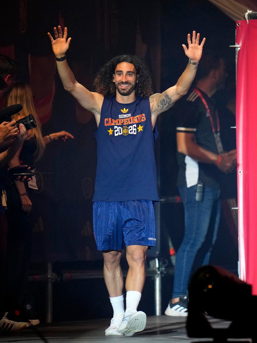 DanyWithACrown's tweet photo. Ustedes me ven normal, pero le lloro a este hermoso tres veces al día

Te amo @cucurella3 💘 https://t.co/o4wDGJZxlg