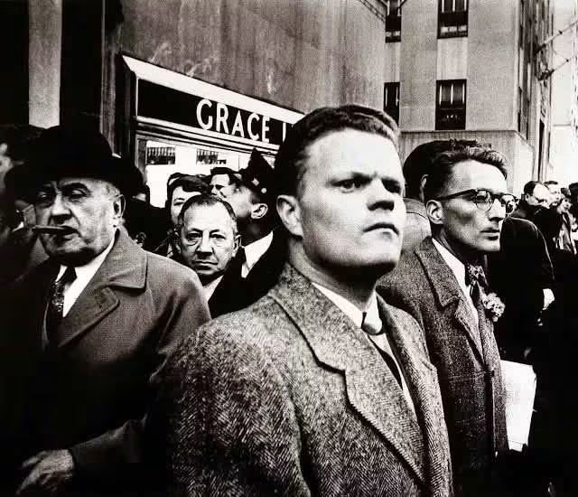 dunnothevitch's tweet photo. William Klein  📸   (1926–2022)
New York: The Unfiltered City https://t.co/TgnxNULuUz