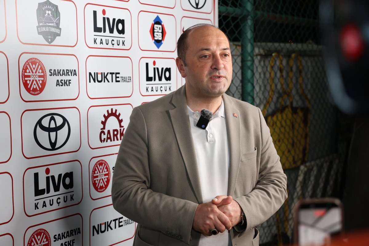 ugurkobas's tweet photo. Geyve Belediye Başkanı Selçuk Yıldız, 36. Revons Holding Olgunlar Turnuvası’na Konuk Oldu. 

36. Revons Holding Olgunlar Futbol Turnuvası, bu akşam Geyve Belediye Başkanı Selçuk Yıldız’ı ağırladı.

Belediye Başkanımızı; ASKF Başkanı Yaşar Zımba, Futbol İl Temsilcisi Tezcan Demir, ASKF yöneticileri Necmettin Koçak, Neşet Çakır, Alican Berke, Uğur Kobaş ile birlikte karşıladı. 

Turnuvamıza gerçekleştirdiği nazik ziyaretten dolayı Geyve Belediye Başkanımız Sayın Selçuk Yıldız’a teşekkür ediyor, çalışmalarında başarılar diliyoruz.

@gbbselcukyildiz 
@YasarZimba 
@NecmettinKck 
@ASKFSakarya