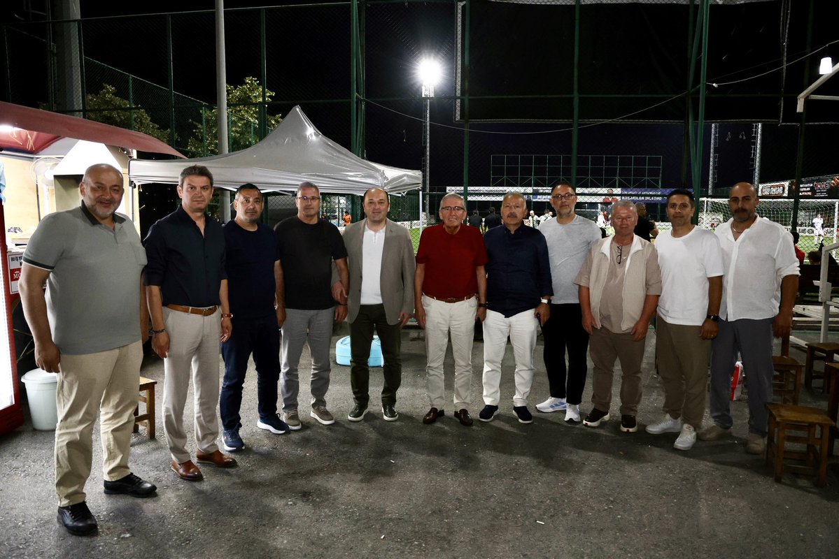 ugurkobas's tweet photo. Geyve Belediye Başkanı Selçuk Yıldız, 36. Revons Holding Olgunlar Turnuvası’na Konuk Oldu. 

36. Revons Holding Olgunlar Futbol Turnuvası, bu akşam Geyve Belediye Başkanı Selçuk Yıldız’ı ağırladı.

Belediye Başkanımızı; ASKF Başkanı Yaşar Zımba, Futbol İl Temsilcisi Tezcan Demir, ASKF yöneticileri Necmettin Koçak, Neşet Çakır, Alican Berke, Uğur Kobaş ile birlikte karşıladı. 

Turnuvamıza gerçekleştirdiği nazik ziyaretten dolayı Geyve Belediye Başkanımız Sayın Selçuk Yıldız’a teşekkür ediyor, çalışmalarında başarılar diliyoruz.

@gbbselcukyildiz 
@YasarZimba 
@NecmettinKck 
@ASKFSakarya