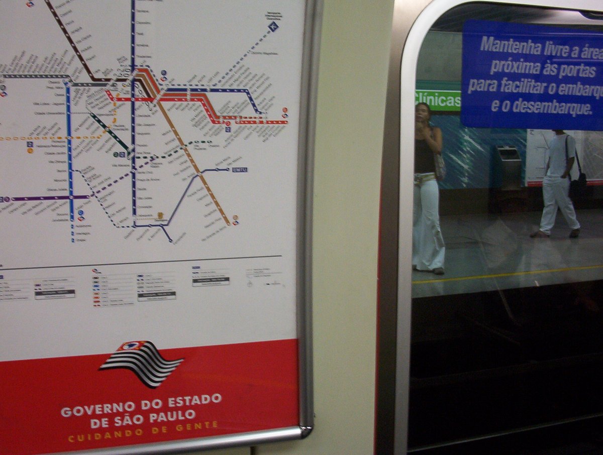 historiassp's tweet photo. Mapa do transporte ferroviário metropolitano num trem da Linha 2 do Metrô em fevereiro de 2003. https://t.co/wUkFFcOFDL