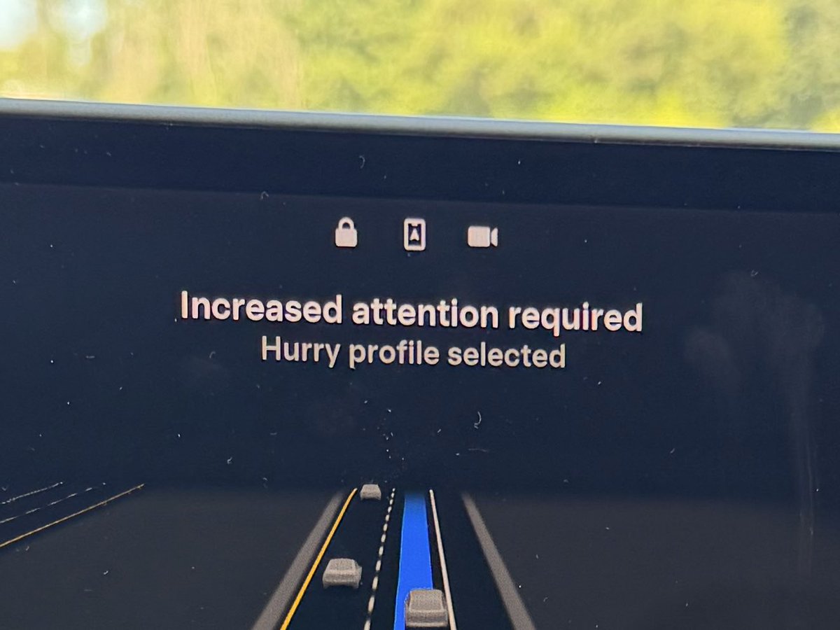 JonBbC_TechGeek's tweet photo. The DMS (driver monitoring system) responds differently depending on which speed profile you’re using on v14 Lite. Try changing to Chill. It almost doesn’t care at all that you look away or use your phone. 😂 https://t.co/ATxxRYJz8K