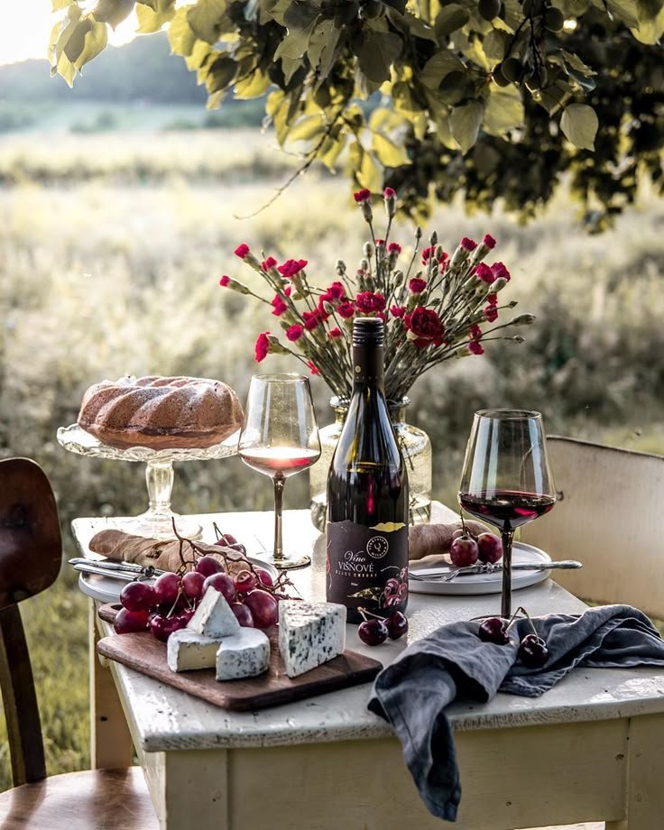 livinginstyle26's tweet photo. friday vibes🍷🧀 https://t.co/yHuAOU4qNB