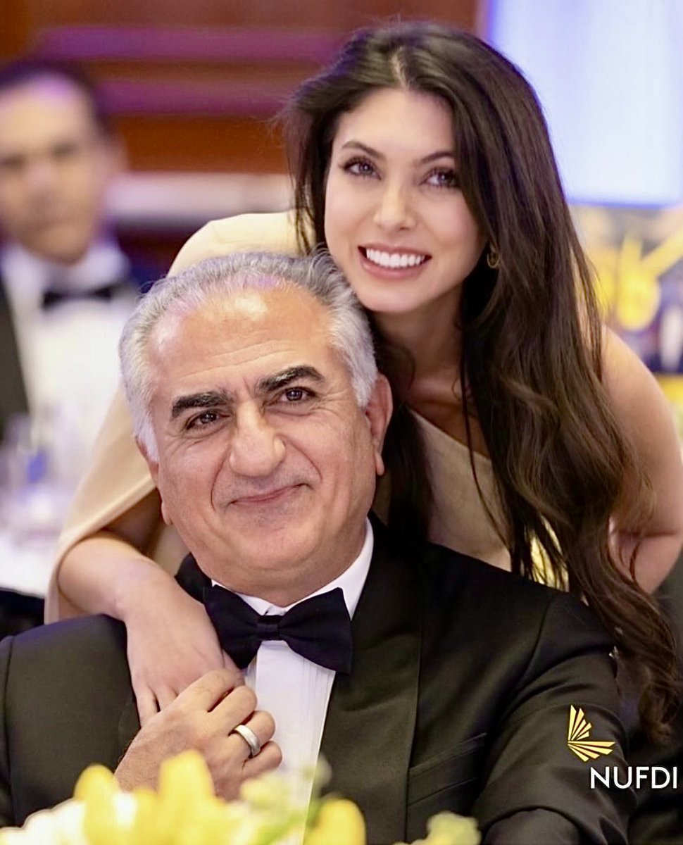 hashemasa's tweet photo. تاریکی ماندگار نیست 

نور «پهلوی = ایران» پیروز خواهد شد ✌️👑

#جاويدشاه‌  #JavidShah‌‌‌‌‌ https://t.co/3kSHiveV5F