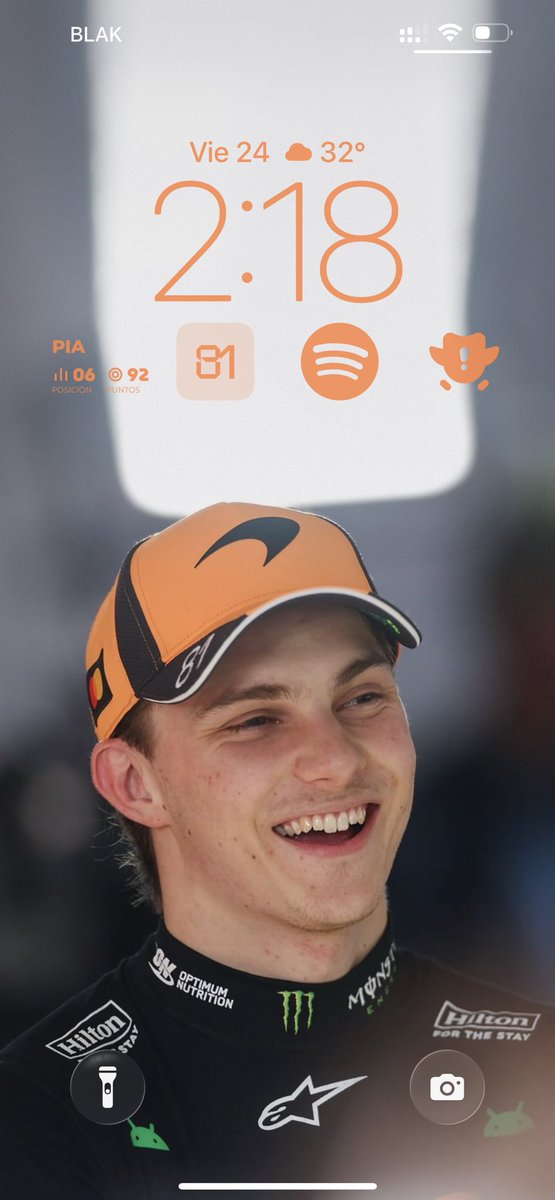 piasvers's tweet photo. show your :
— lockscreen
— homescreen
— last song
— last photo https://t.co/AhR058GWt0
